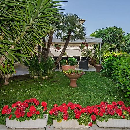 Hotel Scandinavia Marina di Massa Esterno foto