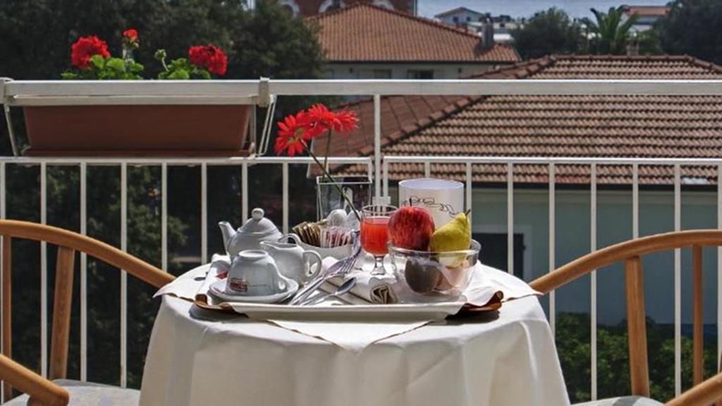Hotel Scandinavia Marina di Massa Esterno foto