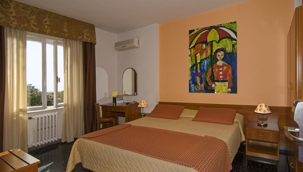 Hotel Scandinavia Marina di Massa Camera foto