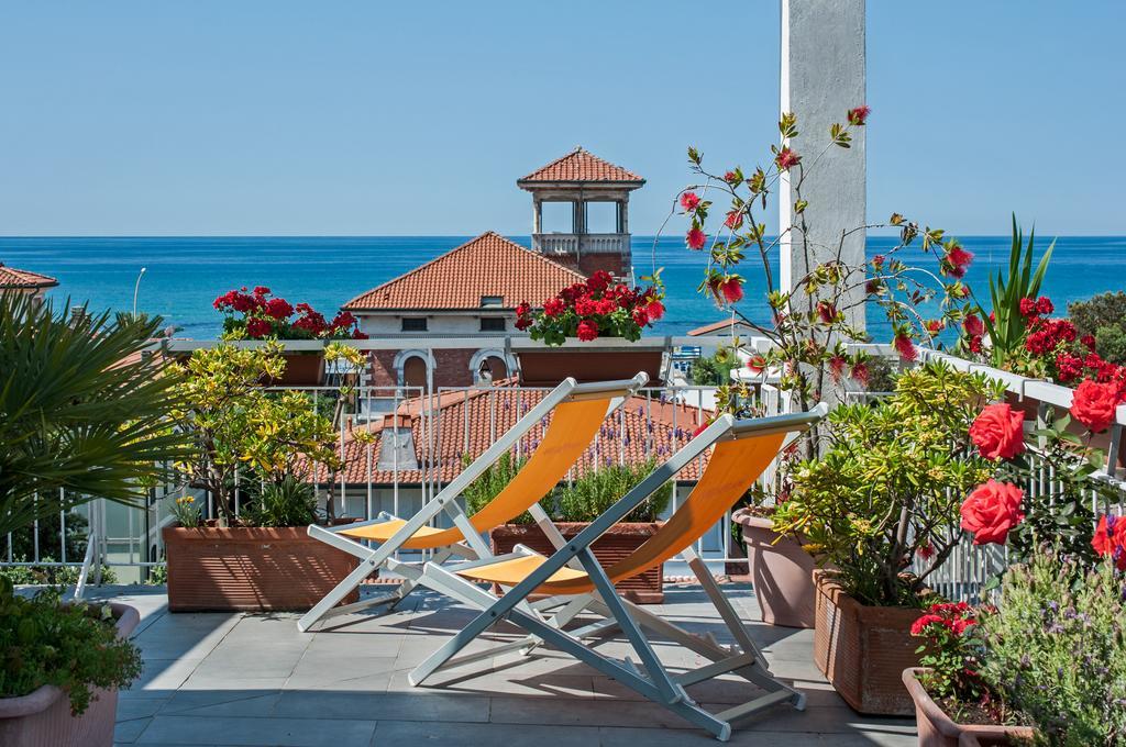 Hotel Scandinavia Marina di Massa Esterno foto