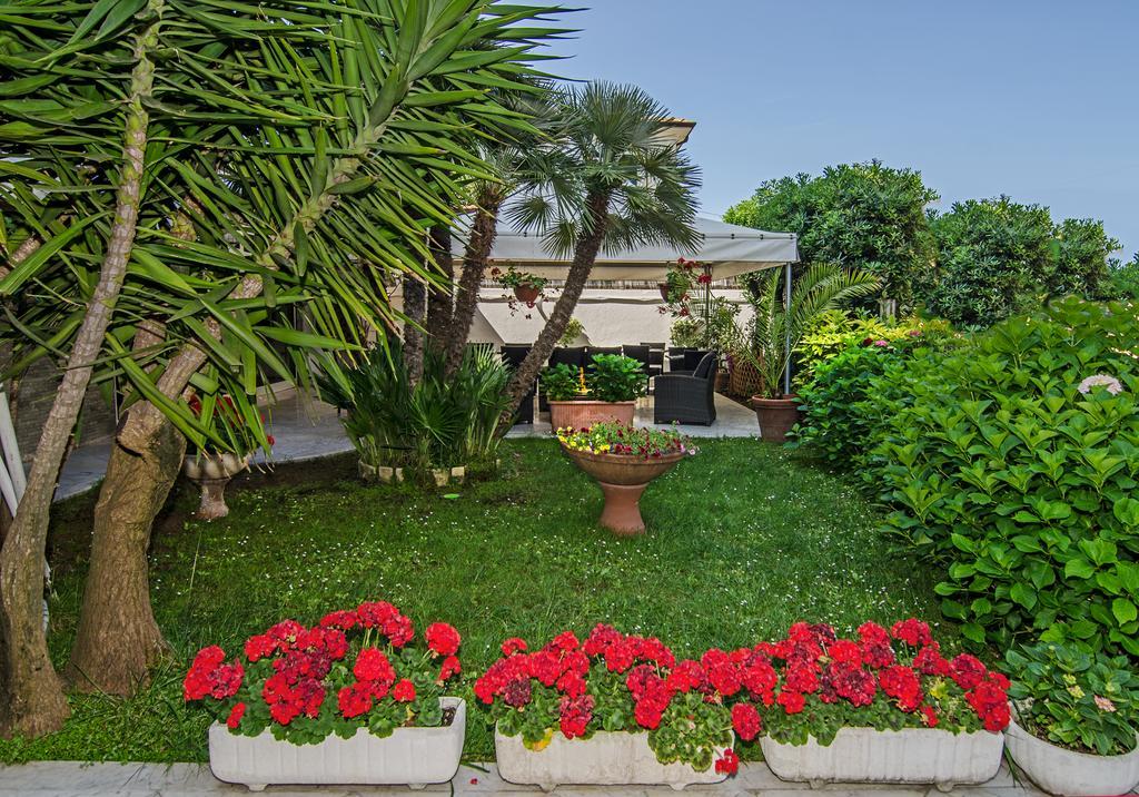 Hotel Scandinavia Marina di Massa Esterno foto