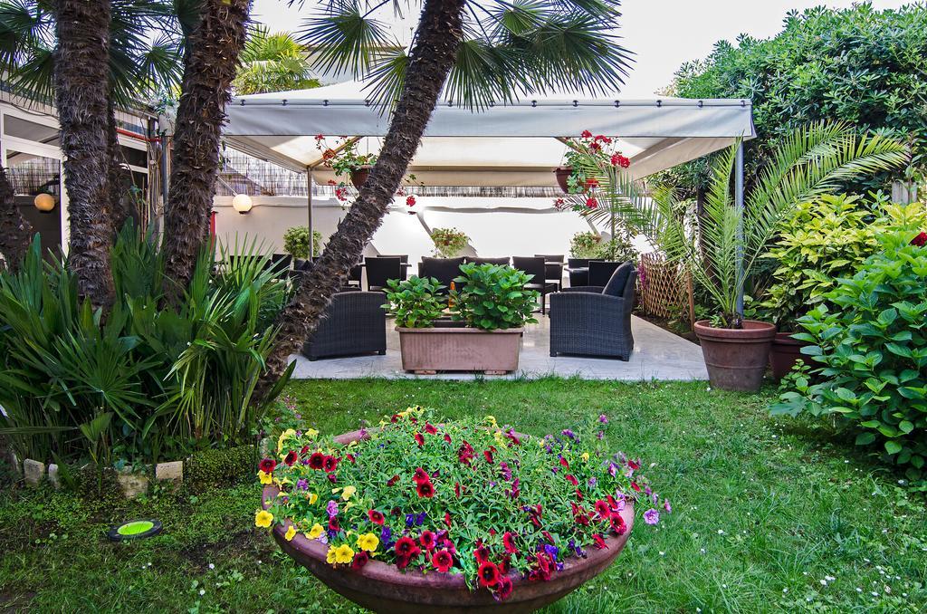 Hotel Scandinavia Marina di Massa Esterno foto
