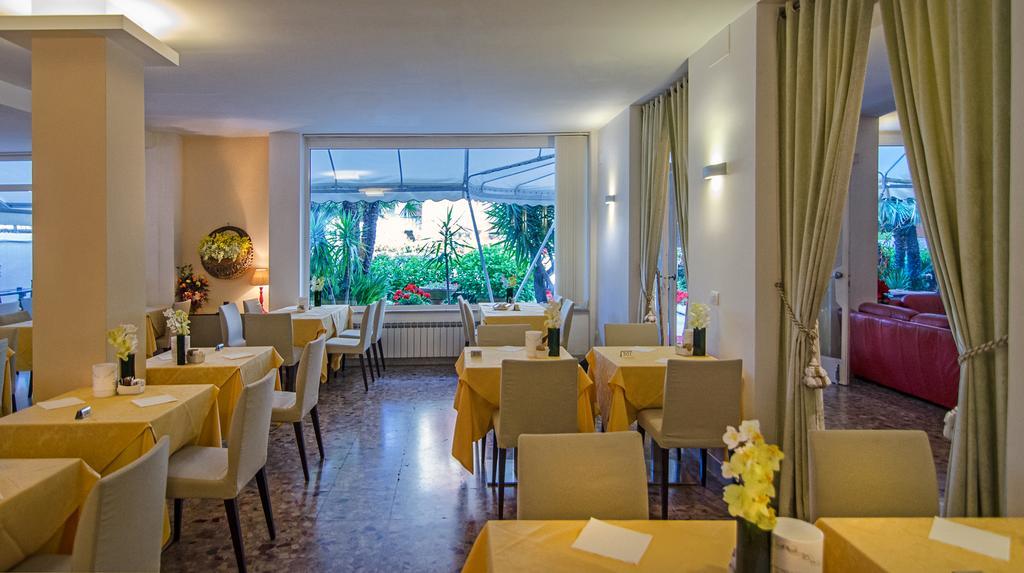 Hotel Scandinavia Marina di Massa Esterno foto