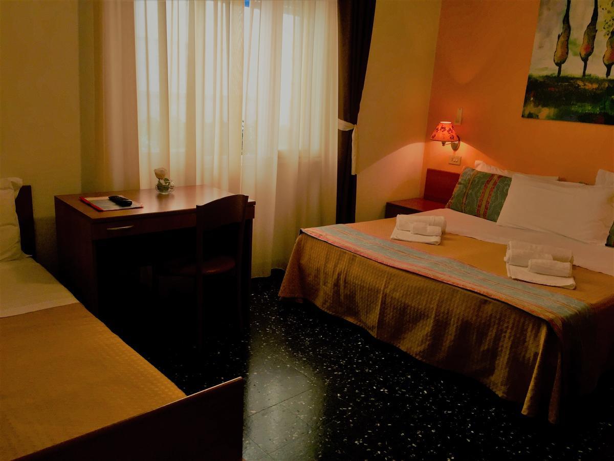 Hotel Scandinavia Marina di Massa Esterno foto